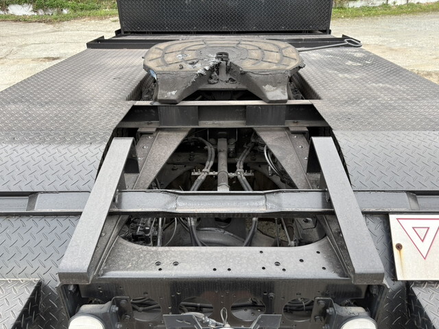 いすゞギガトレーラーヘッド（トラクターヘッド）大型（10t）[写真07]