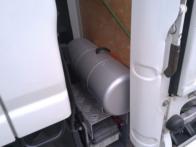 いすゞエルフ平ボディ小型（2t・3t）[写真12]