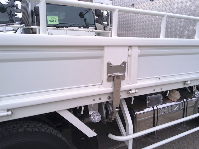 いすゞエルフ平ボディ小型（2t・3t）[写真17]