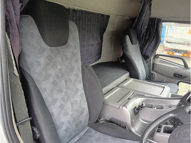 UDトラックスクオンクレーン4段大型（10t）[写真13]