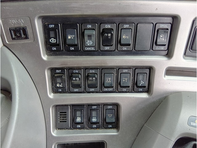 UDトラックスクオンクレーン4段大型（10t）[写真24]