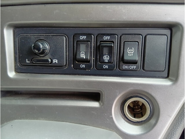 UDトラックスクオンクレーン4段大型（10t）[写真25]