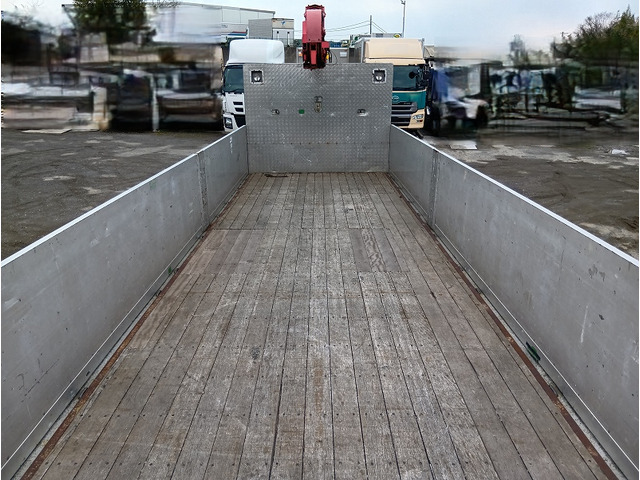 UDトラックスクオンクレーン4段大型（10t）[写真08]