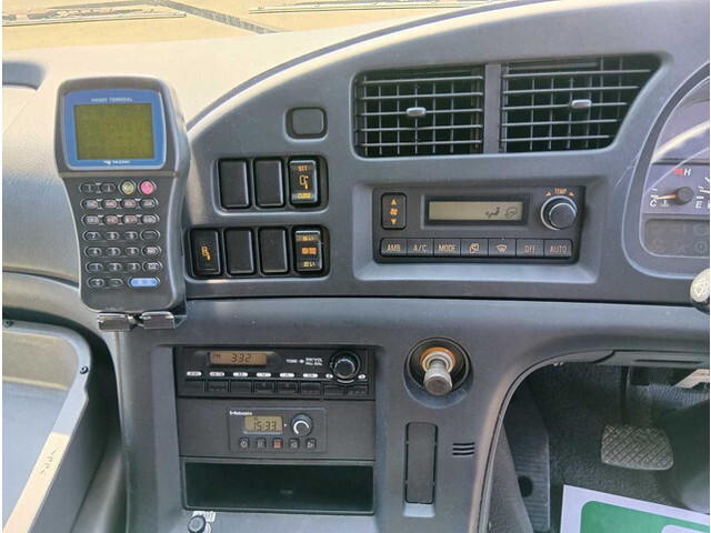 いすゞギガタンク車（タンクローリー）大型（10t）[写真10]