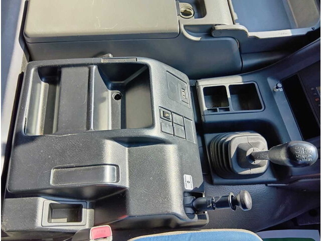 いすゞギガタンク車（タンクローリー）大型（10t）[写真11]