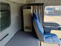 いすゞギガタンク車（タンクローリー）大型（10t）[写真15]