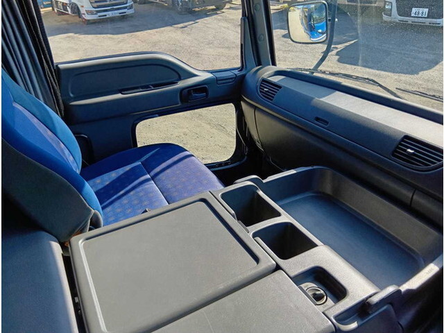 いすゞギガタンク車（タンクローリー）大型（10t）[写真15]