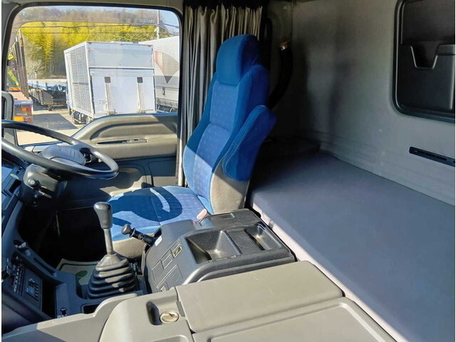 いすゞギガタンク車（タンクローリー）大型（10t）[写真16]