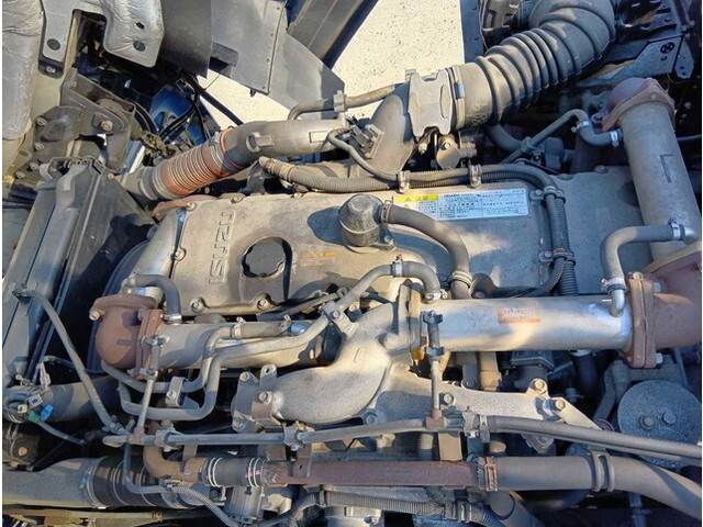 いすゞギガタンク車（タンクローリー）大型（10t）[写真18]