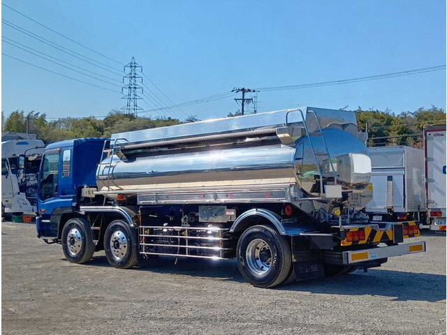 いすゞギガタンク車（タンクローリー）大型（10t）[写真02]