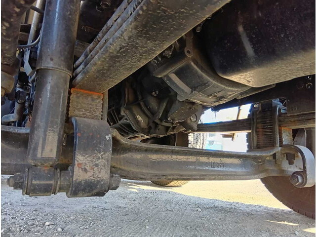 いすゞギガタンク車（タンクローリー）大型（10t）[写真20]