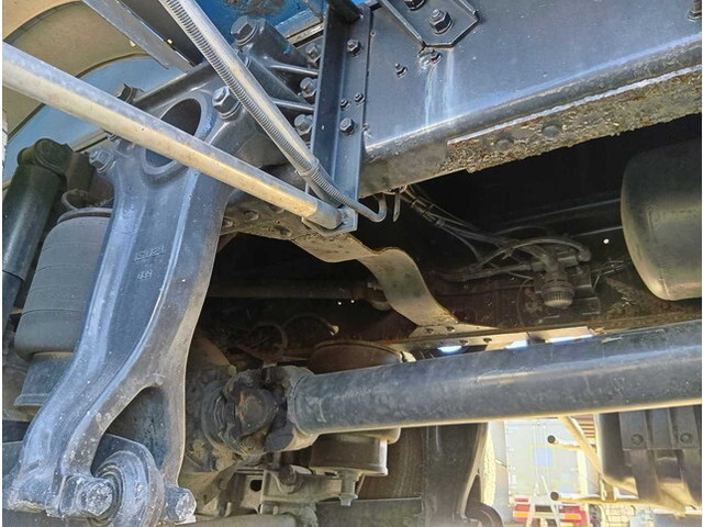 いすゞギガタンク車（タンクローリー）大型（10t）[写真21]