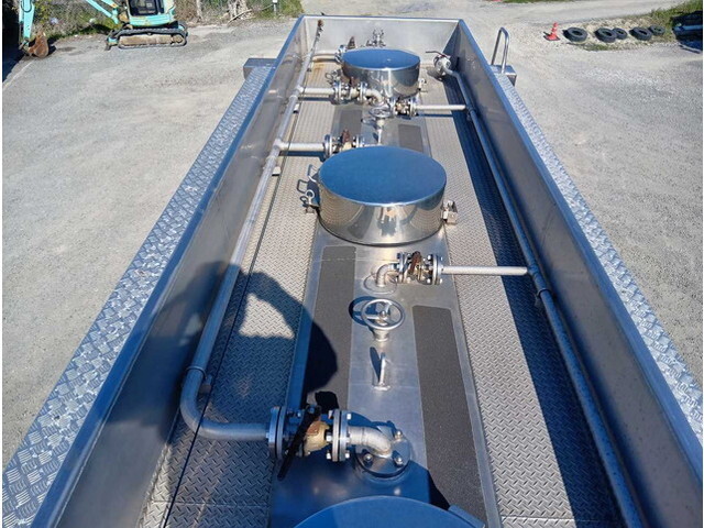 いすゞギガタンク車（タンクローリー）大型（10t）[写真27]