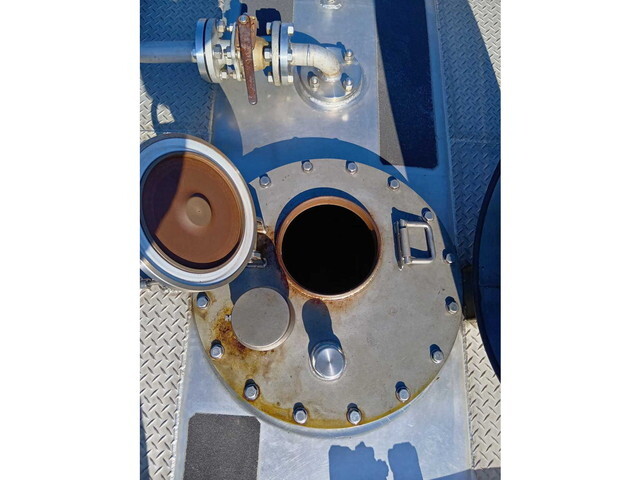 いすゞギガタンク車（タンクローリー）大型（10t）[写真35]