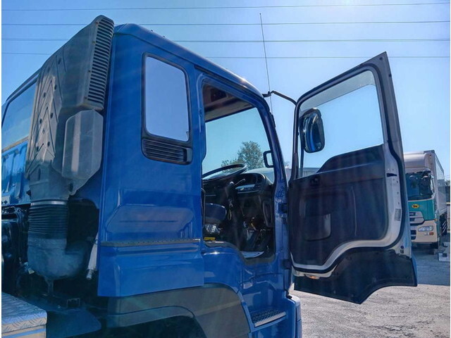 いすゞギガタンク車（タンクローリー）大型（10t）[写真07]