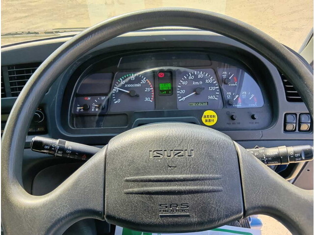 いすゞギガタンク車（タンクローリー）大型（10t）[写真09]