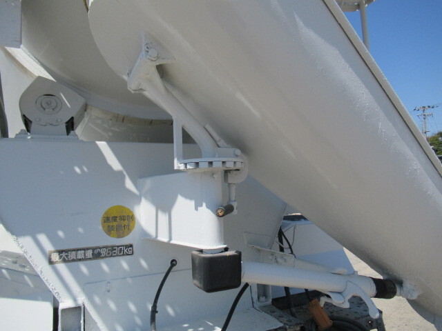 いすゞギガミキサー車（コンクリートミキサー）大型（10t）[写真13]