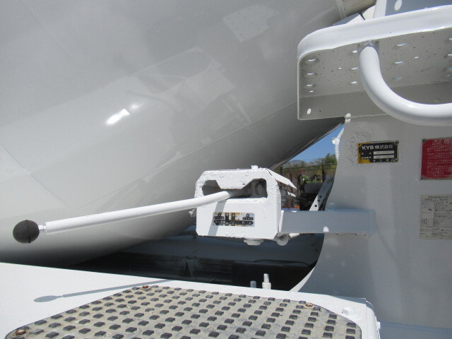 いすゞギガミキサー車（コンクリートミキサー）大型（10t）[写真14]