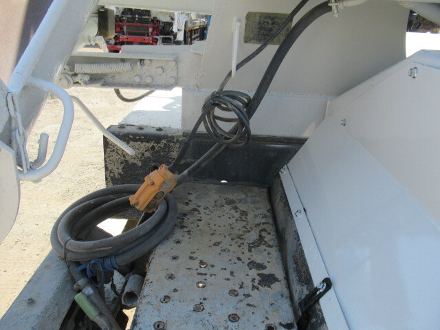 いすゞギガミキサー車（コンクリートミキサー）大型（10t）[写真08]