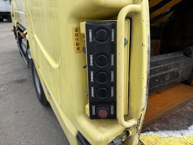 日野デュトロパッカー車（塵芥車）小型（2t・3t）[写真32]