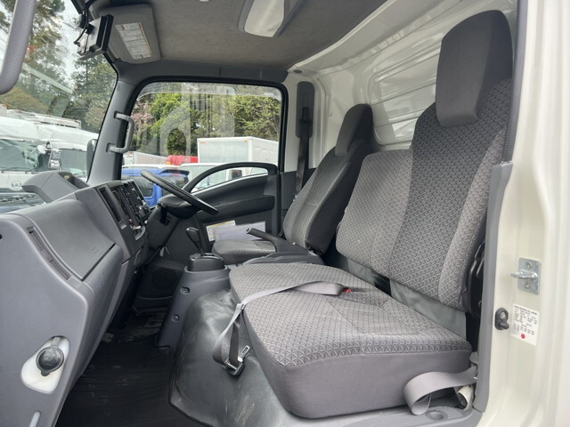 いすゞエルフ冷凍車（冷蔵車）小型（2t・3t）[写真11]