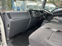 いすゞエルフ冷凍車（冷蔵車）小型（2t・3t）[写真13]