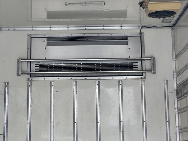 いすゞエルフ冷凍車（冷蔵車）小型（2t・3t）[写真19]