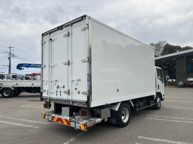 いすゞエルフ冷凍車（冷蔵車）小型（2t・3t）[写真02]