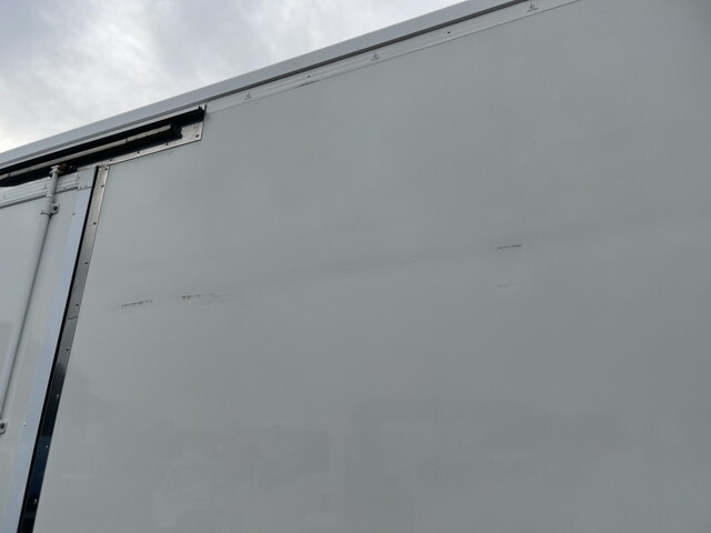 いすゞエルフ冷凍車（冷蔵車）小型（2t・3t）[写真37]