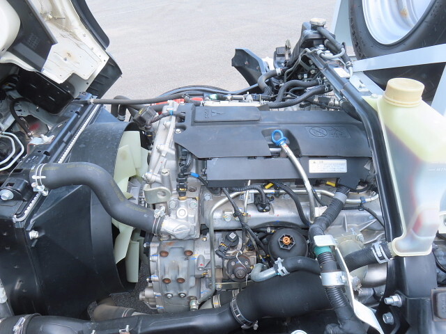 三菱ふそうキャンター散水車小型（2t・3t）[写真13]