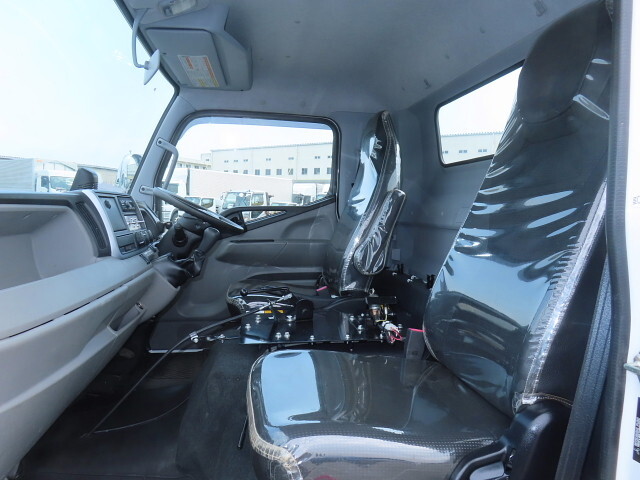 三菱ふそうキャンター散水車小型（2t・3t）[写真18]