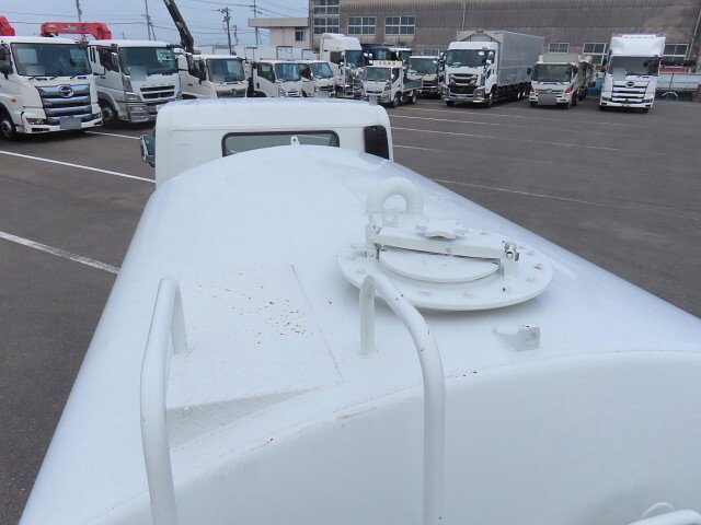 三菱ふそうキャンター散水車小型（2t・3t）[写真27]