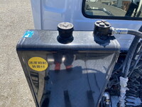 UDトラックスクオントレーラーヘッド（トラクターヘッド）大型（10t）[写真12]