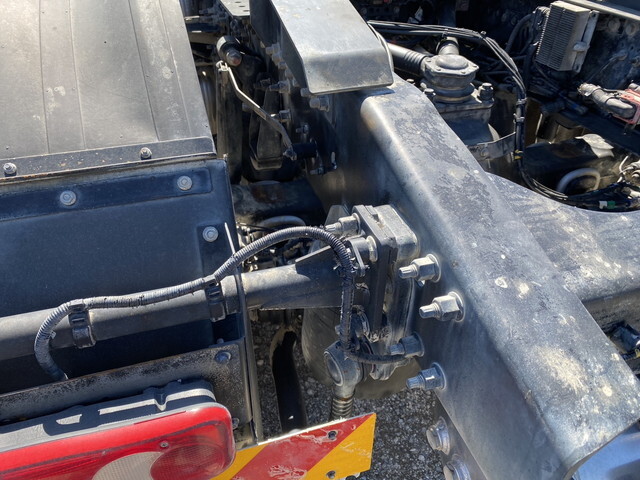 UDトラックスクオントレーラーヘッド（トラクターヘッド）大型（10t）[写真17]