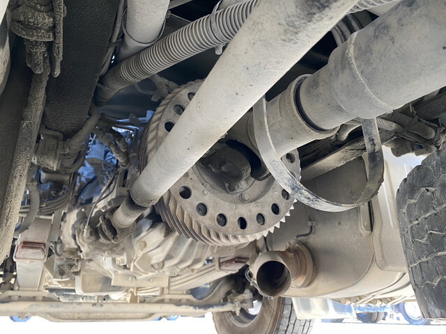 UDトラックスクオントレーラーヘッド（トラクターヘッド）大型（10t）[写真22]