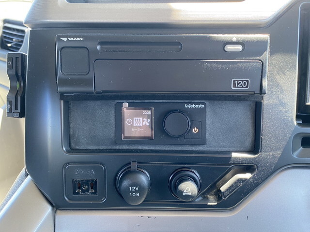 UDトラックスクオントレーラーヘッド（トラクターヘッド）大型（10t）[写真27]