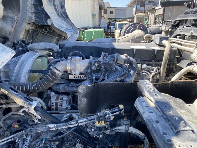 UDトラックスクオントレーラーヘッド（トラクターヘッド）大型（10t）[写真29]