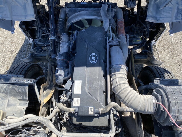 UDトラックスクオントレーラーヘッド（トラクターヘッド）大型（10t）[写真30]