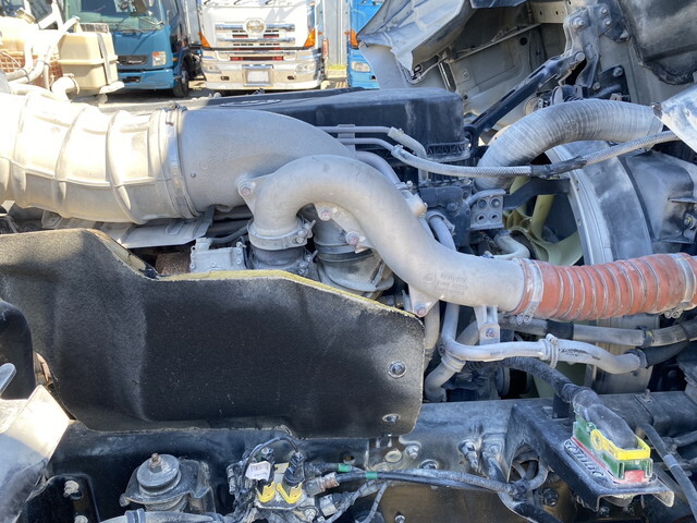 UDトラックスクオントレーラーヘッド（トラクターヘッド）大型（10t）[写真31]