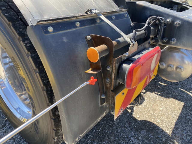 UDトラックスクオントレーラーヘッド（トラクターヘッド）大型（10t）[写真35]