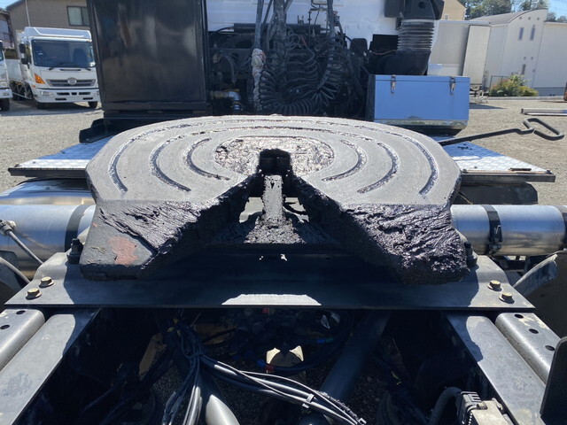 UDトラックスクオントレーラーヘッド（トラクターヘッド）大型（10t）[写真07]