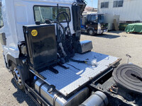 UDトラックスクオントレーラーヘッド（トラクターヘッド）大型（10t）[写真10]