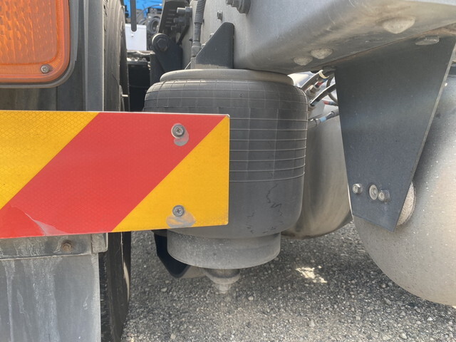 UDトラックスクオントレーラーヘッド（トラクターヘッド）大型（10t）[写真13]