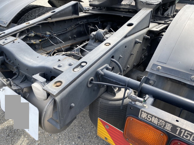 UDトラックスクオントレーラーヘッド（トラクターヘッド）大型（10t）[写真15]