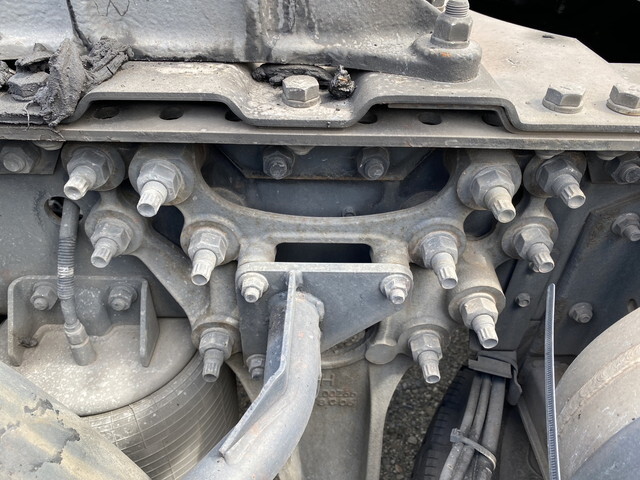 UDトラックスクオントレーラーヘッド（トラクターヘッド）大型（10t）[写真16]