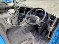 UDトラックスクオントレーラーヘッド（トラクターヘッド）大型（10t）[写真20]