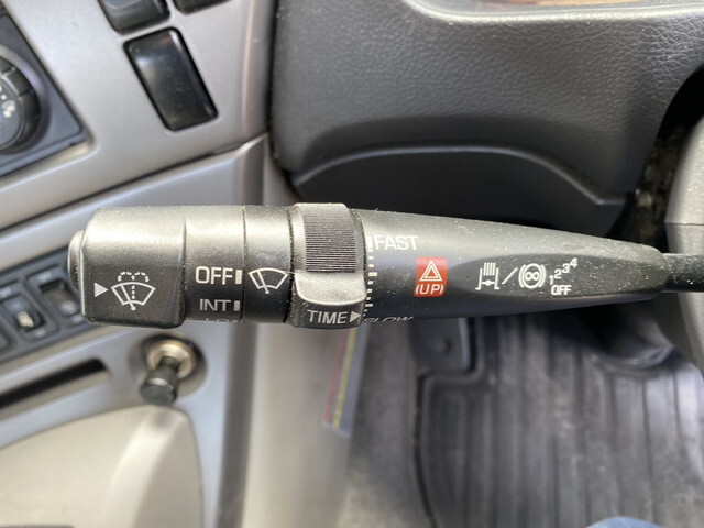 UDトラックスクオントレーラーヘッド（トラクターヘッド）大型（10t）[写真22]