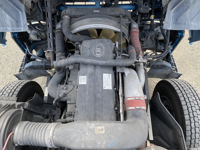 UDトラックスクオントレーラーヘッド（トラクターヘッド）大型（10t）[写真26]