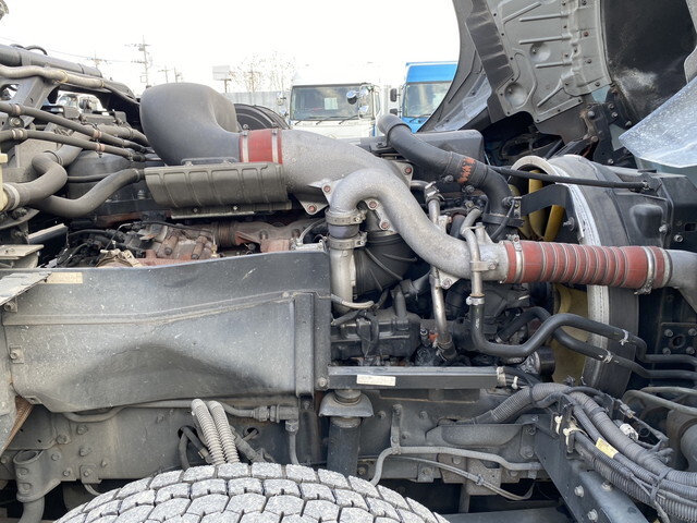 UDトラックスクオントレーラーヘッド（トラクターヘッド）大型（10t）[写真27]