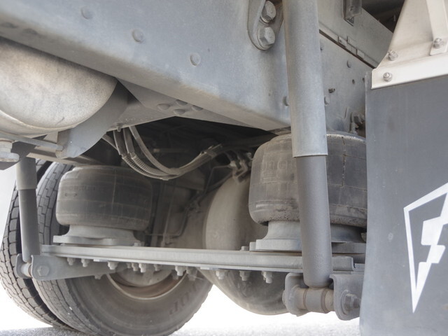 UDトラックスコンドルアルミウイング増トン（6t・8t）[写真11]